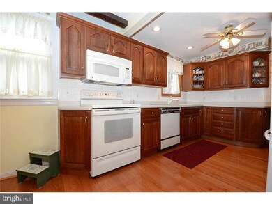 332 E Manoa Rd, Havertown, PA 19083 - photo 4