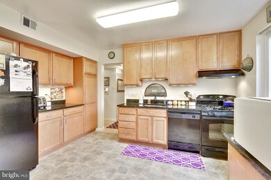 1629 Parkcrest Cir unit 100, Reston, VA 20190 - photo 2