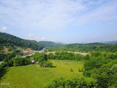 100' Above Street Level