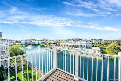 29304 Spruce Pond Cir, Plainview, NY 11803 - photo 4