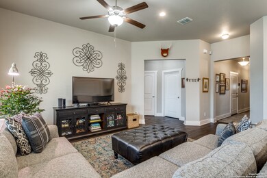 212 Winston Dr, Fredericksburg, TX 78624 - photo 5