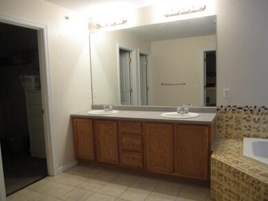 39 Buttercup Ln unit 39, South Grafton, MA 01560 - photo 7