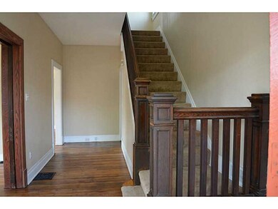 Entry/Foyer.