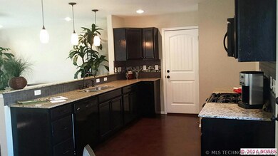 532 E 6th St, Claremore, OK 74017 - photo 7