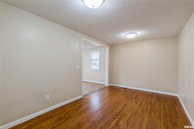 6332 N Division St, Davenport, IA 52806 - photo 5