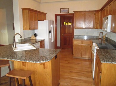 781 Ridgeway Ave, Central Point, OR 97502 - photo 7