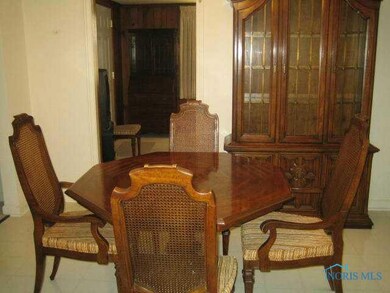 2307 Oak Grove Place, Toledo, OH 43613 - photo 6