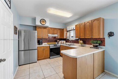 2321 Largo Dr, Miramar, FL 33023 - photo 7