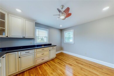 3 Fir St unit 3, Newport, RI 02840 - photo 6
