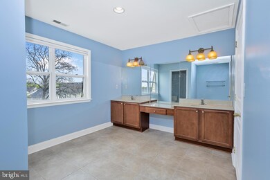 8 Mechanic St, Swedesboro, NJ 08085 - photo 6