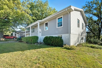 1733 Hillside Dr NW, Cedar Rapids, IA 52405 - photo 2