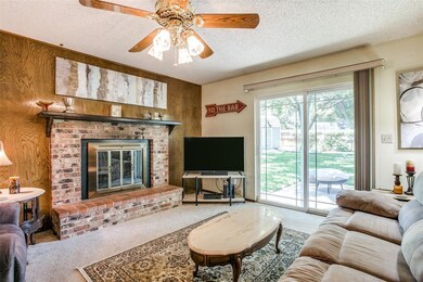 1145 Forest Oaks Ln, Hurst, TX 76053 - photo 3