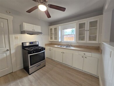 2812 Saint Emanuel St, Houston, TX 77004 - photo 5