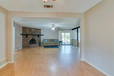 624 Robindale Ct, Bedford, TX 76022 - photo 6