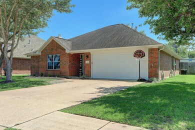 5304 Balmorhea Dr, Pearland, TX 77584 - photo 2