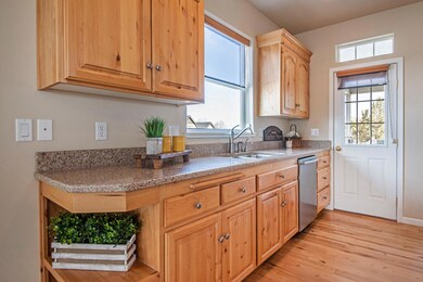 3721 SW Tommy Armour Ln, Redmond, OR 97756 - photo 6