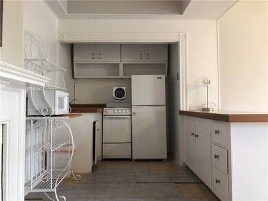 7 Mount Vernon St unit 2, Newport, RI 02840 - photo 2