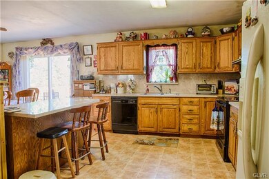 951 Copella Rd, Bath, PA 18014 - photo 2