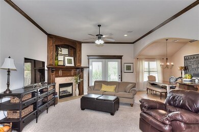 301 Horizon View Ct. Norman,Ok 73071 Living Room