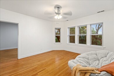 4055 N Spaulding Ave unit 1, Chicago, IL 60618 - photo 3