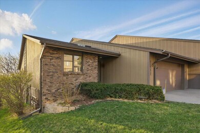 02-1011ArborRidgeCir_002