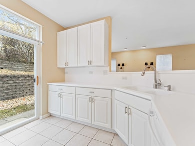 60 Tanglewood Dr, Glen Ellyn, IL 60137 - photo 2