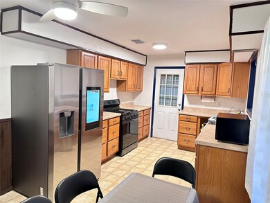 10929 Stover St, Houston, TX 77075 - photo 7