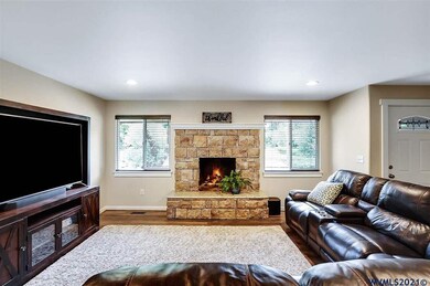 736 South Nebergall Loop NE, Albany, OR 97321 - photo 4