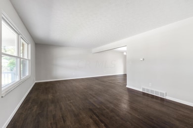 748 Strawberry Hill Rd W, Columbus, OH 43213 - photo 6