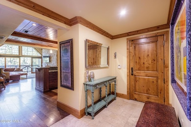 Vail-Mountain-View-402_Foyer