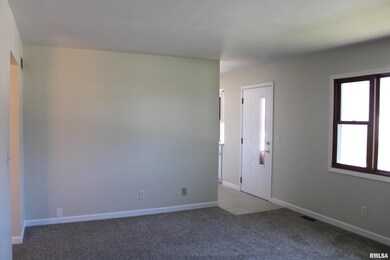 4246 Warren St, Davenport, IA 52806 - photo 6