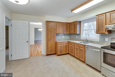 4638 Tara Dr, Fairfax, VA 22032 - photo 7