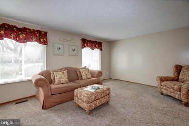 4304 Candlestick Ct, Dumfries, VA 22025 - photo 2