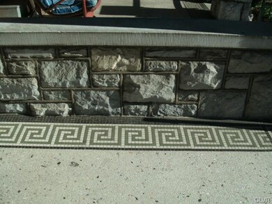 Details upon entering