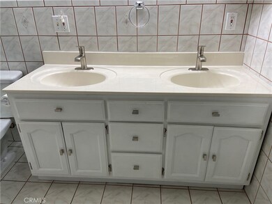 MBR Bath- His & Hers