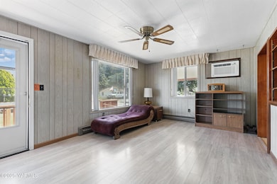 Morris_250530_3ave_Selah_06