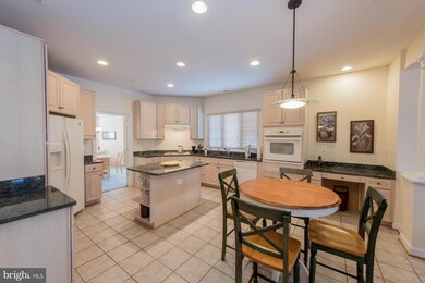 7402 Forests Edge Ct, Laurel, MD 20707 - photo 5