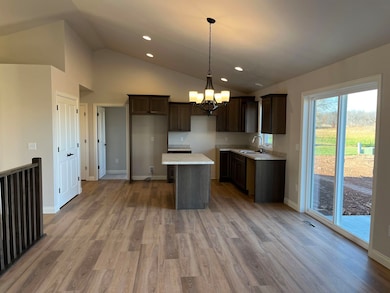 1515 Caroline Dr, New London, WI 54961 - photo 2