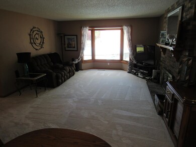 2321 W Springbrook Ct, Grand Forks, ND 58201 - photo 4