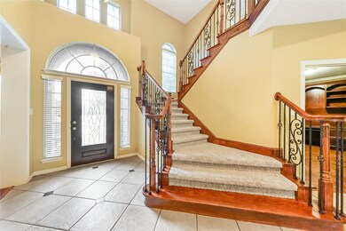 15806 Maple Falls Ct, Tomball, TX 77377 - photo 3