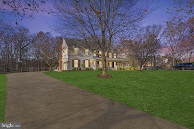 6852 Smithfield Ct, Centreville, VA 20120 - photo 3