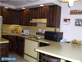 5246 Gramercy Dr, Clifton Heights, PA 19018 - photo 4