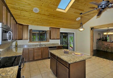 Island & Kitchen