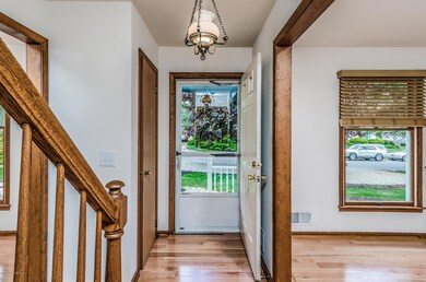007-Foyer-1702929-large