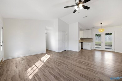 811 Sunshine St SW, Hartselle, AL 35640 - photo 2