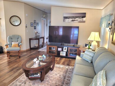 5945 Benz Place unit 646, Zephyrhills, FL 33540 - photo 6