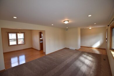 29W062 Wagner Rd, Naperville, IL 60564 - photo 4