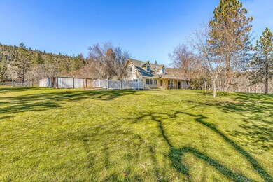 8221 Colonial Way, Central Point, OR 97502 - photo 5