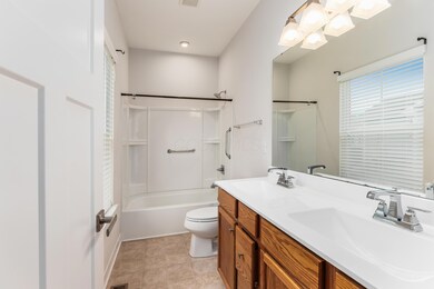 1st FLOOR BATH