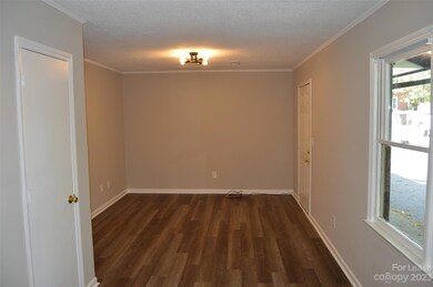 645 W Sharpe St, Statesville, NC 28677 - photo 3